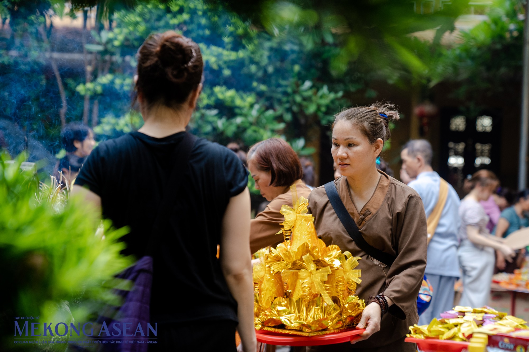 Hà Nội Nhộn nhịp chuẩn bị lễ Vu Lan trong chùa Quán Sứ