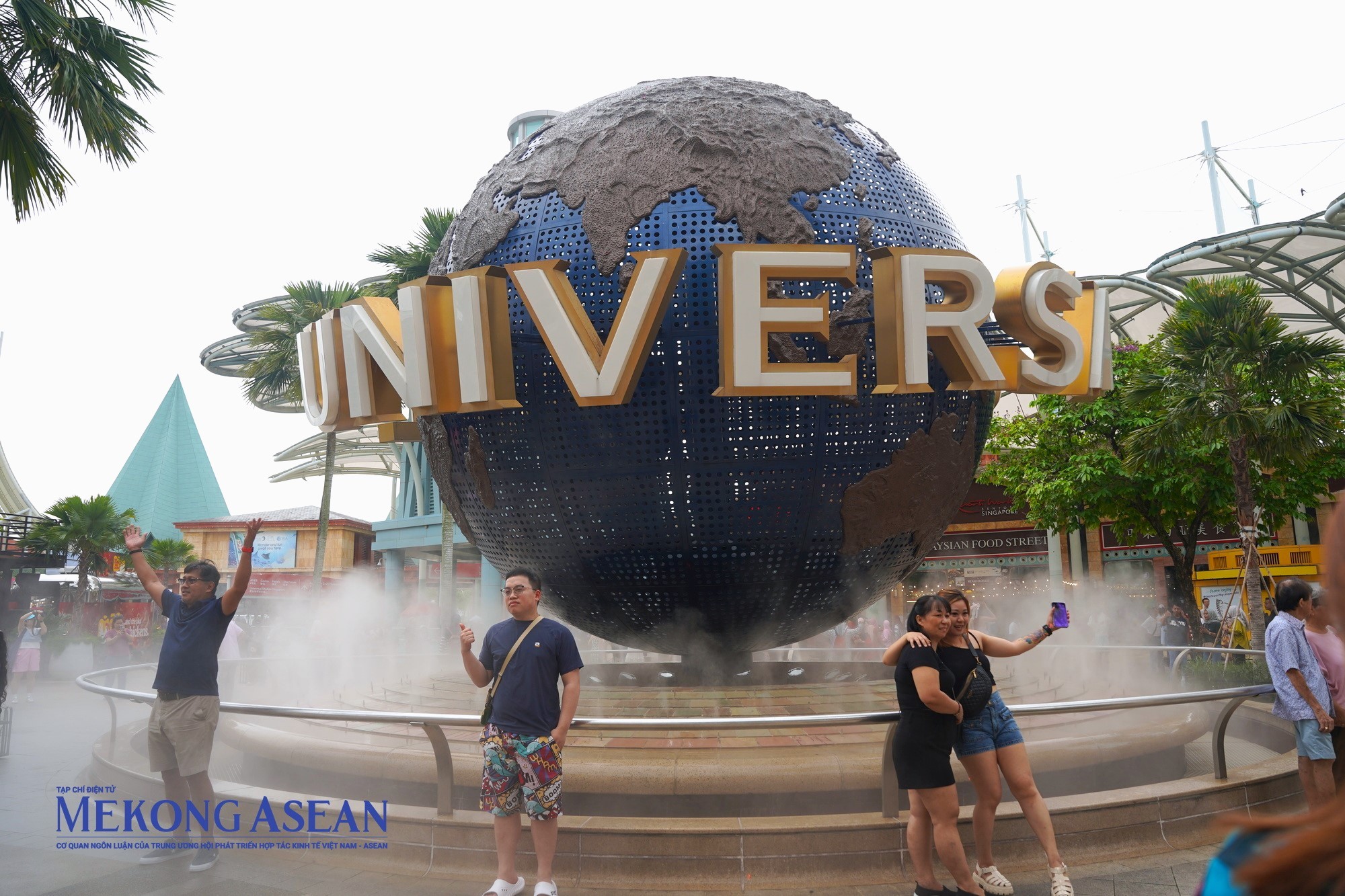Quả địa cầu Universal - biểu tượng của công viên giải trí hàng đầu Đông Nam Á, Universal Studio. Ảnh: Thảo Ngân - Mekong ASEAN.
