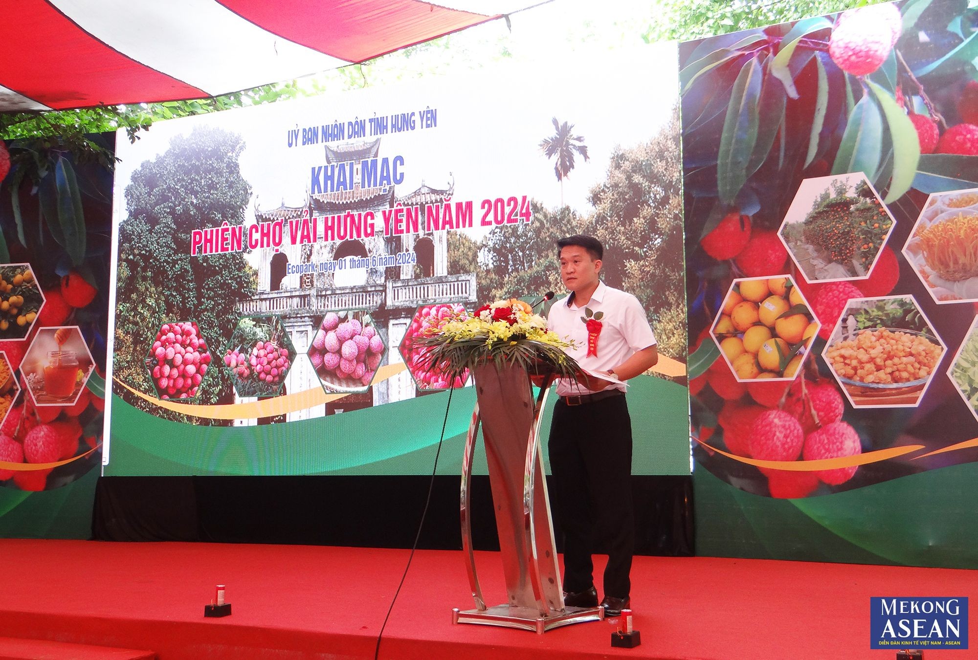 Ông Vũ Quang Thắng, Giám đốc Sở Công Thương tỉnh Hưng Yên phát biểu khai mạc phiên chợ.