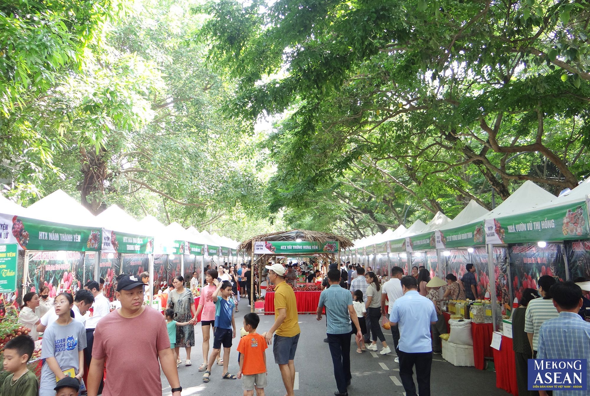 Phiên chợ vải Hưng Yên năm nay với quy mô 50 gian hàng.