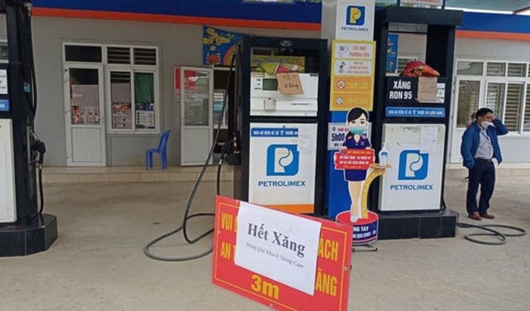Một số cây xăng bị phản ánh bán xăng theo định mức, trụ xăng tạm ngưng phục vụ ngày hôm qua (18/2), sáng nay (19/2) đã mở bán bình thường (Ảnh minh hoạ)