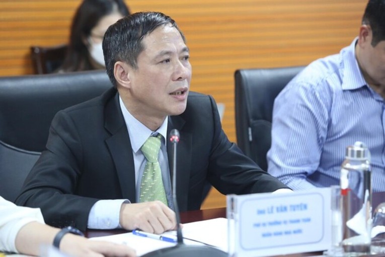 Ông Lê Văn Tuyên - Phó Vụ trưởng vụ Thanh toán Ngân hàng Nhà nước, chia sẻ tại toạ đàm ngày 13/4. Ảnh: Báo TP