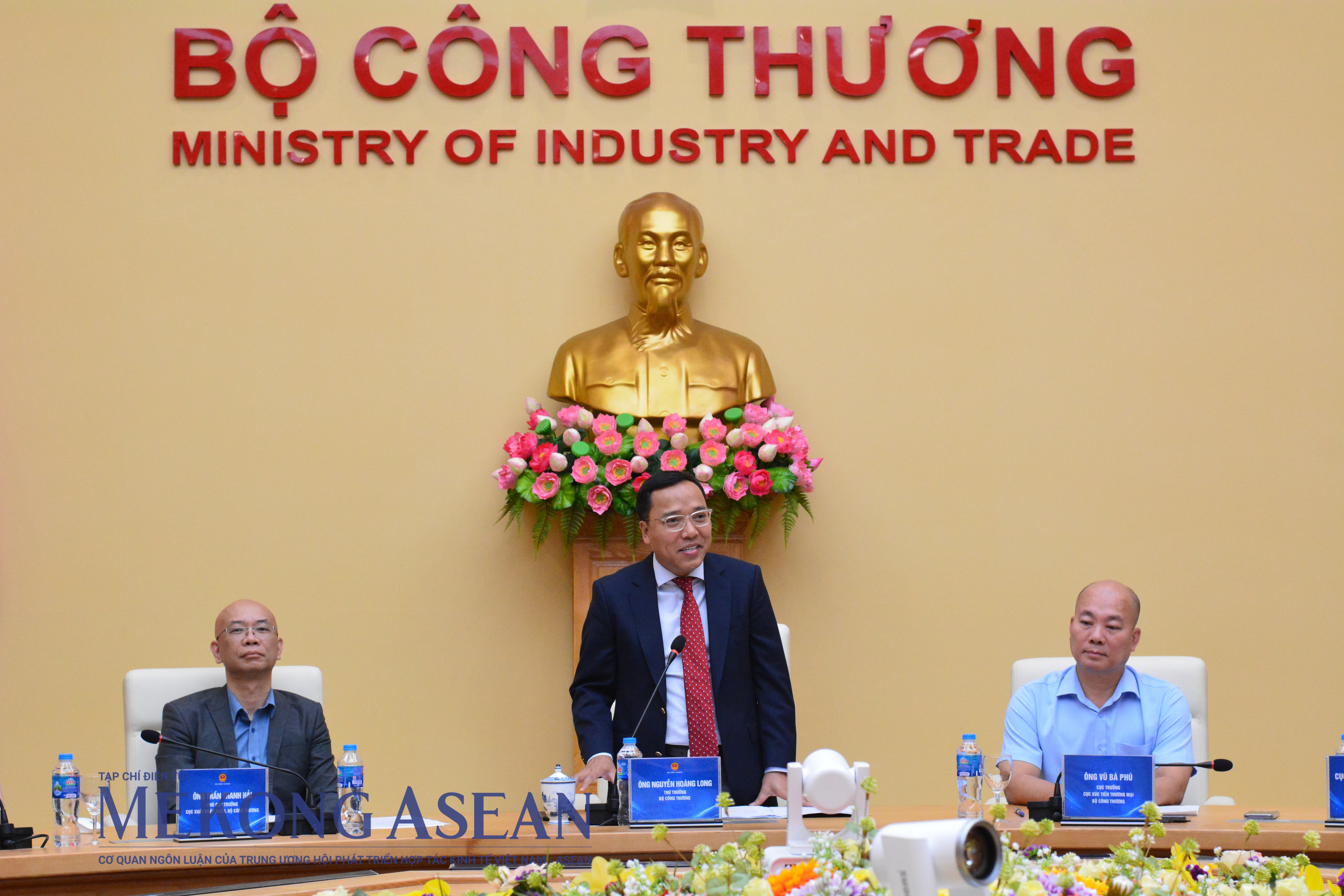 Thương mại Việt Nam năm 2024 có thể tăng 6%