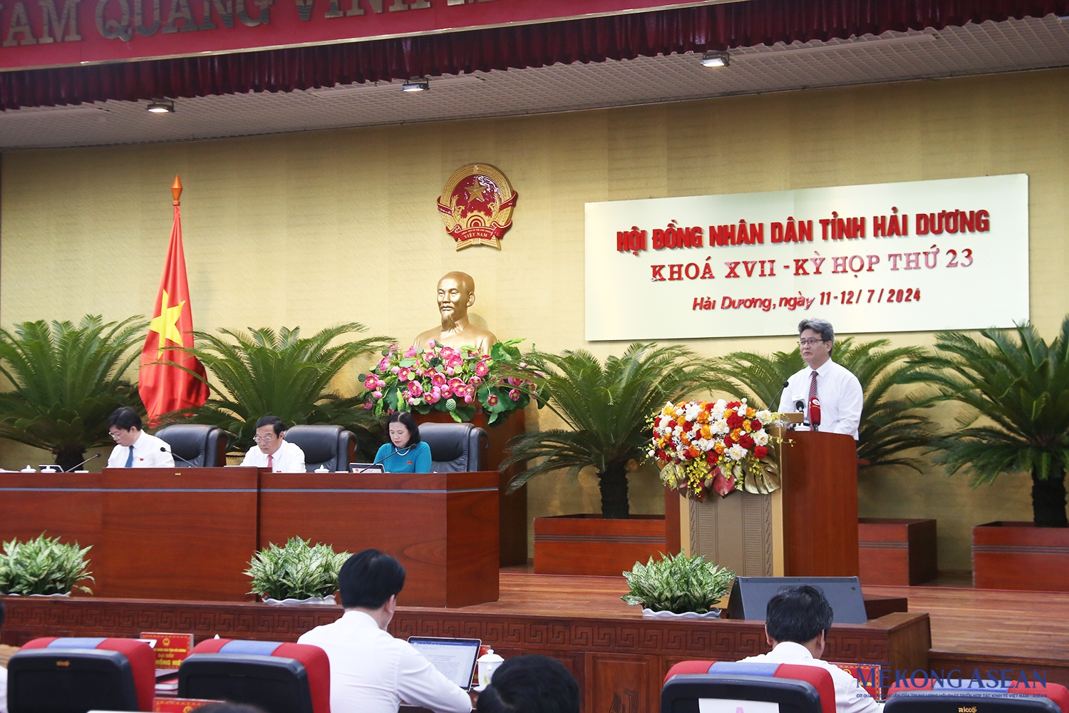 Giám đốc Sở Y tế tỉnh Hải Dương Trần Quang Cảnh trả lời chất vấn tại Kỳ họp thứ 23, HĐND tỉnh khóa XVII.