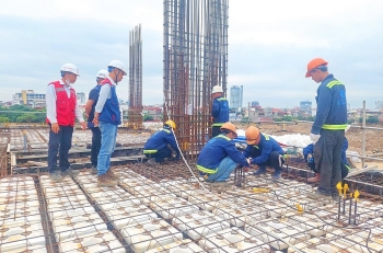 Xây dựng Hoà Bình lãi kỷ lục nhờ bán tài sản