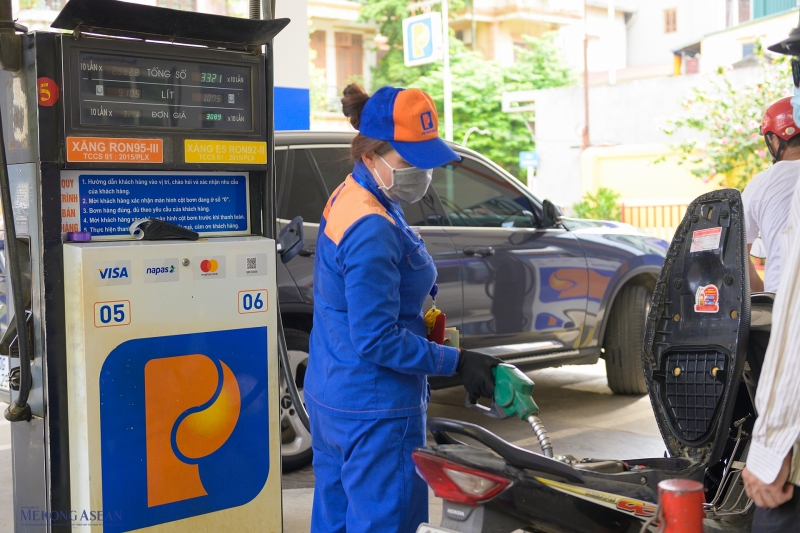 Giá xăng giảm phiên thứ 2 liên tiếp