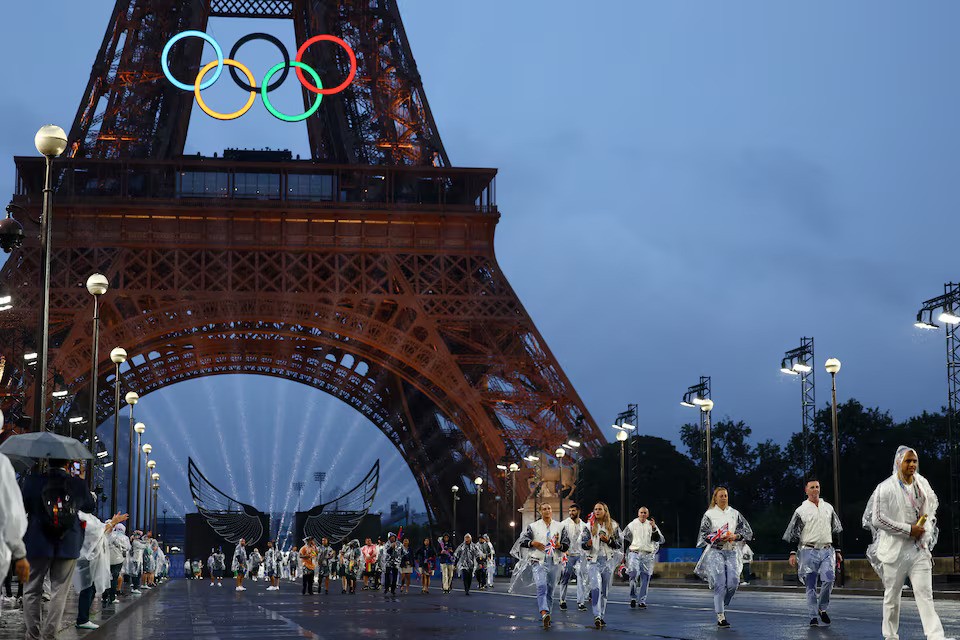 Olympic Paris 2024 khai mạc trên sông Seine trong thời tiết mưa rơi Olympic Paris 2024 khai mạc độc đáo trên sông Seine