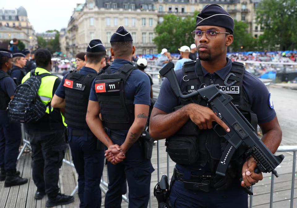 Olympic Paris 2024 khai mạc trên sông Seine trong thời tiết mưa rơi Olympic Paris 2024 khai mạc độc đáo trên sông Seine