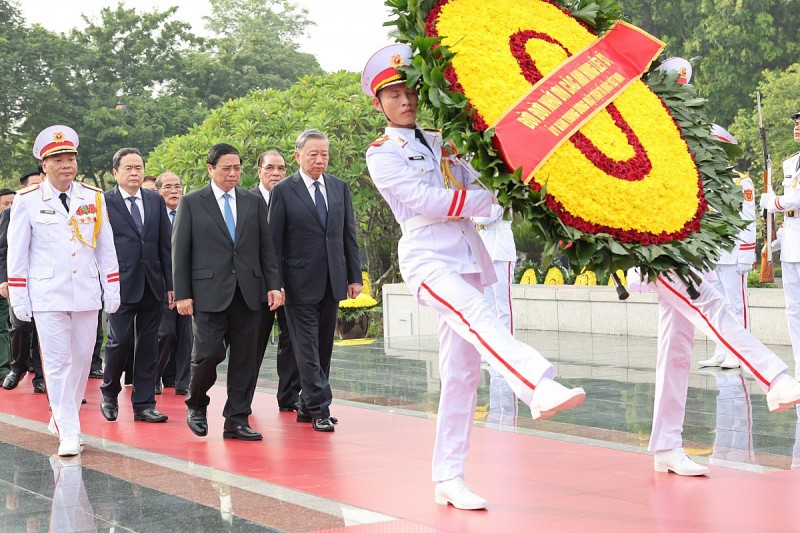 Lãnh đạo Đảng, Nhà nước viếng Chủ tịch Hồ Chí Minh và tưởng niệm các anh hùng liệt sĩ