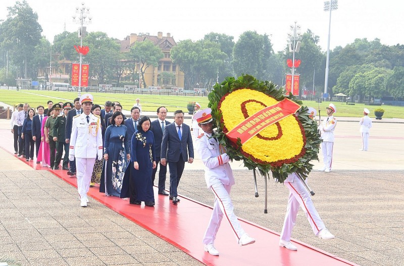 Lãnh đạo Đảng, Nhà nước viếng Chủ tịch Hồ Chí Minh và tưởng niệm các anh hùng liệt sĩ