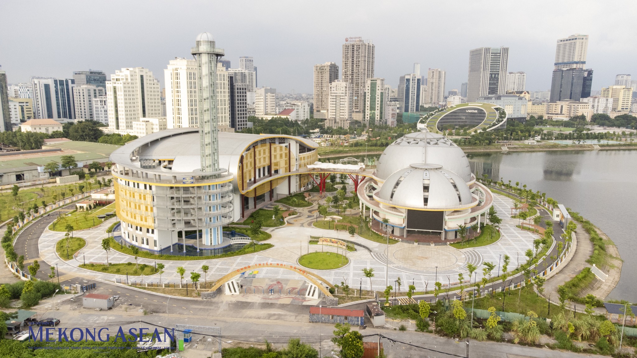 Công trình với hai khu nhà chính. Trong đó, khu A gồm tổ hợp Nhà hát đa năng 800 chỗ; Rạp chiếu phim 3D - 4D sức chứa 200 chỗ ngồi; Câu lạc bộ nghệ thuật múa, âm nhạc.  Khu B gồm khu văn phòng - thể thao - học tập với 3 khối nhà chức năng liên kết với nha