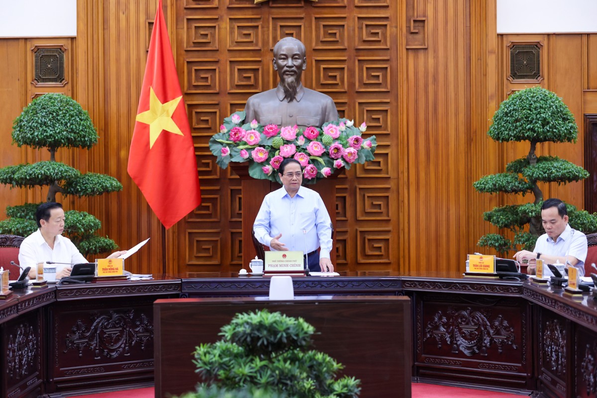 'Gỡ vướng các văn bản quy phạm pháp luật, huy động mọi nguồn lực cho phát triển'