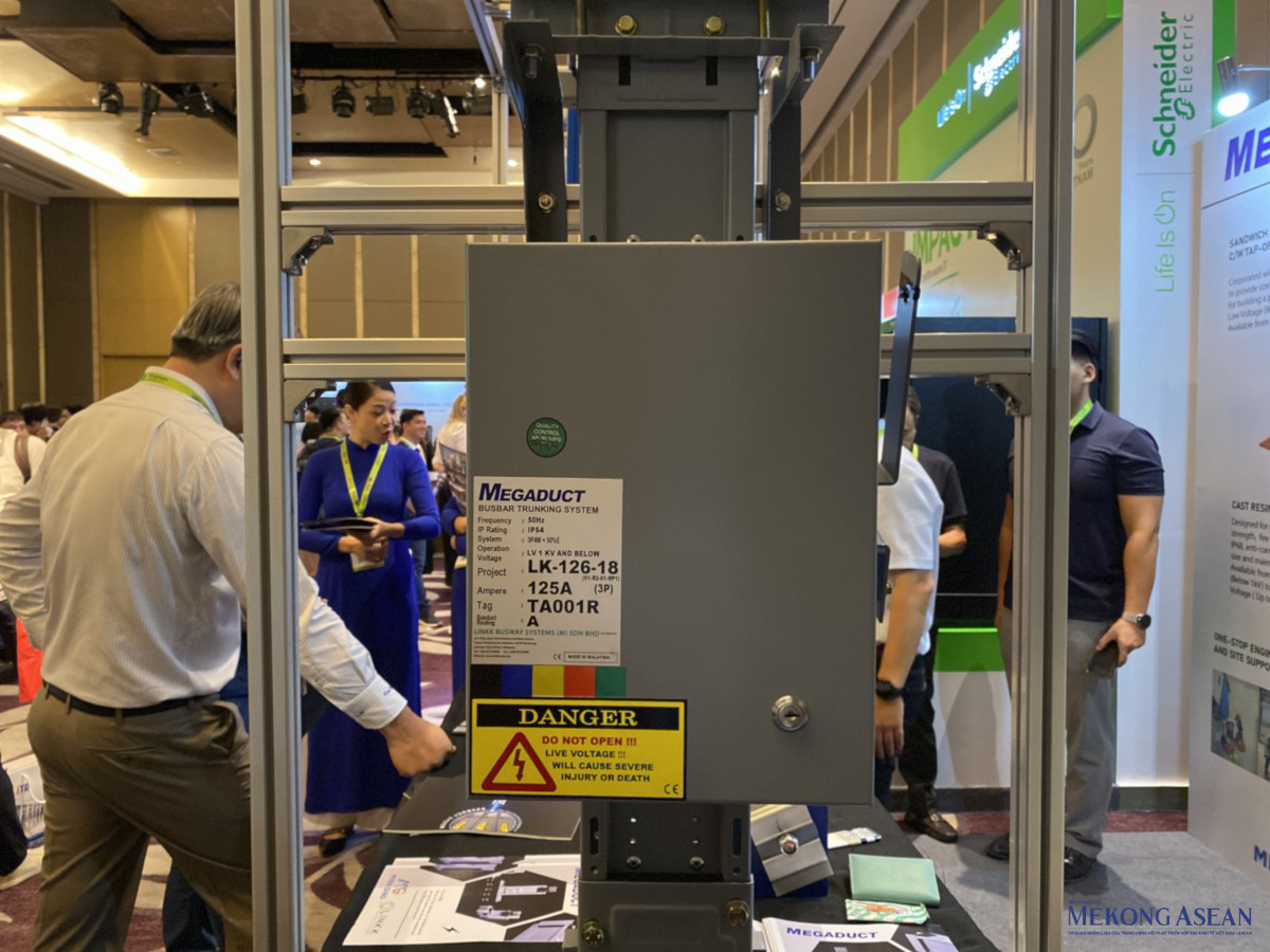 Trưng bày nhiều giải pháp, sản phẩm về điện cho trung tâm dữ liệu