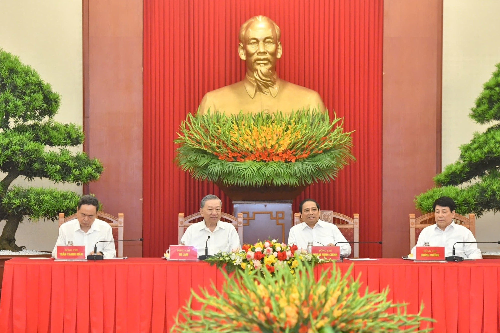 Bộ Chính trị tổ chức Hội nghị gặp mặt các lãnh đạo, nguyên lãnh đạo Đảng, Nhà nước