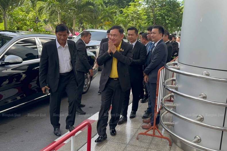 Ông Thaksin Shinawatra xuất hiện tại Tòa án hình sự Thái Lan