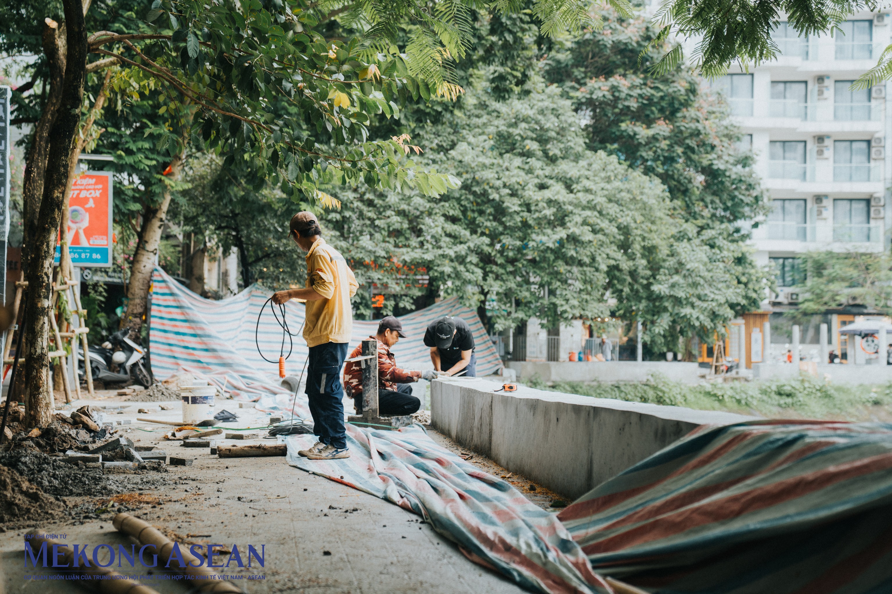 Hà Nội: Gấp rút hoàn thiện tuyến phố đi bộ cạnh hồ Ngọc Khánh Hà Nội: Gấp rút hoàn thiện tuyến phố đi bộ cạnh hồ Ngọc Khánh