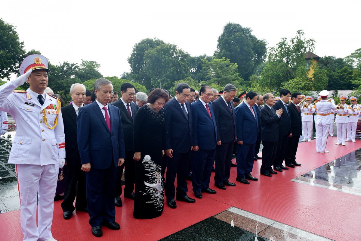 Lãnh đạo Đảng, Nhà nước vào Lăng viếng Chủ tịch Hồ Chí Minh nhân dịp Quốc khánh