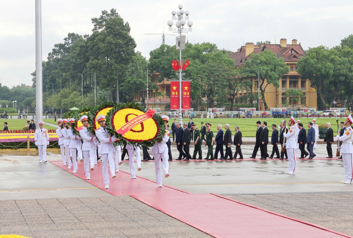 Lãnh đạo Đảng, Nhà nước vào Lăng viếng Chủ tịch Hồ Chí Minh nhân dịp Quốc khánh