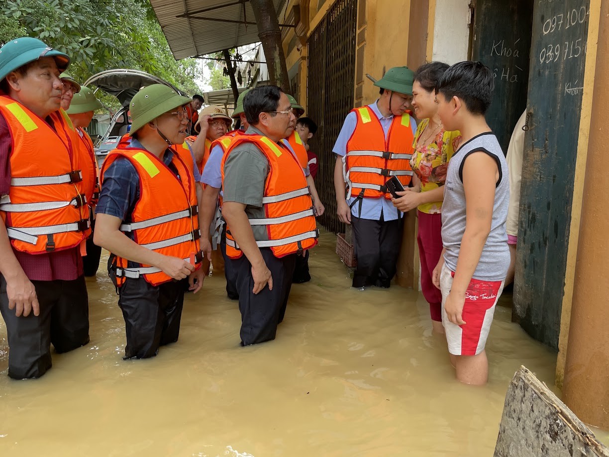 Thủ tướng Chính phủ thị sát vùng lũ Bắc Giang