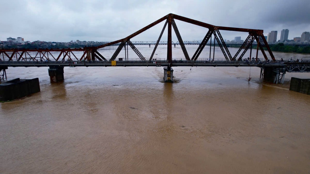 Hà Nội dự báo sắp có mưa lớn, lũ trên sông Hồng vượt báo động 2