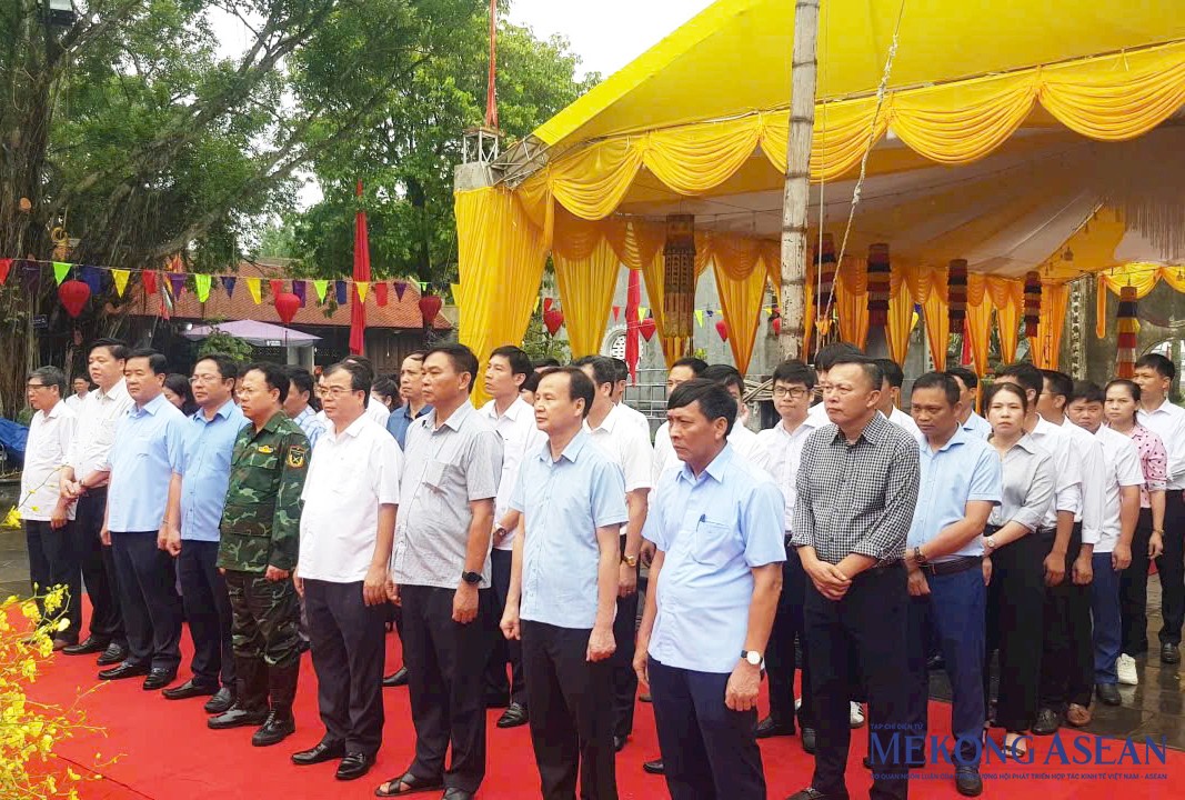 Các đại biểu cùng nhân dân tham dự Lễ cáo yết mở hội mùa thu Côn Sơn - Kiếp Bạc năm 2024. Ảnh: Thùy Liên.