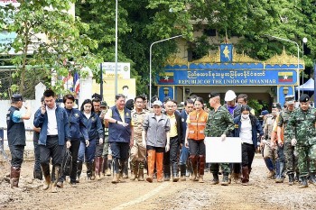 Thủ tướng Thái Lan thăm vùng lũ lụt chịu ảnh hưởng của bão Yagi