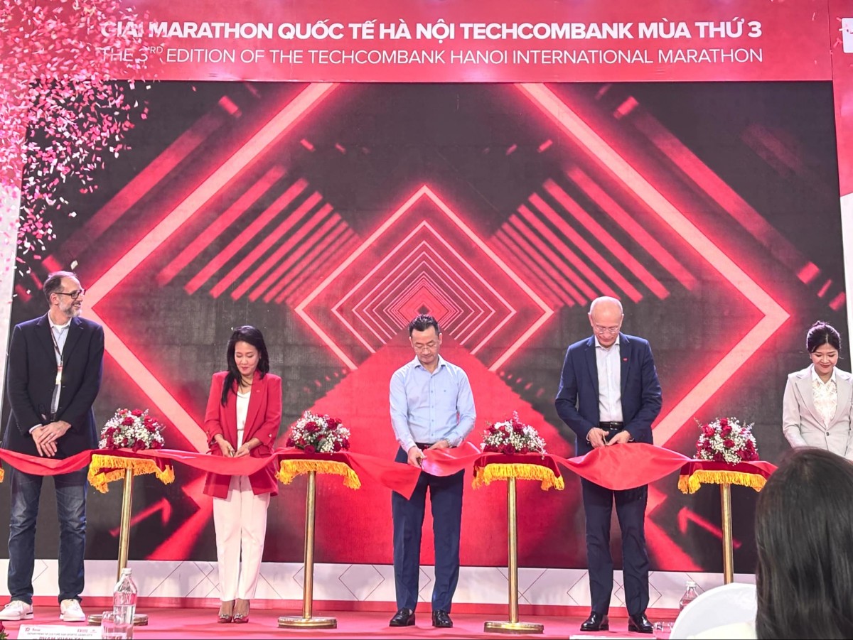 Khám phá cung đường di sản Hà Nội qua giải chạy marathon quốc tế