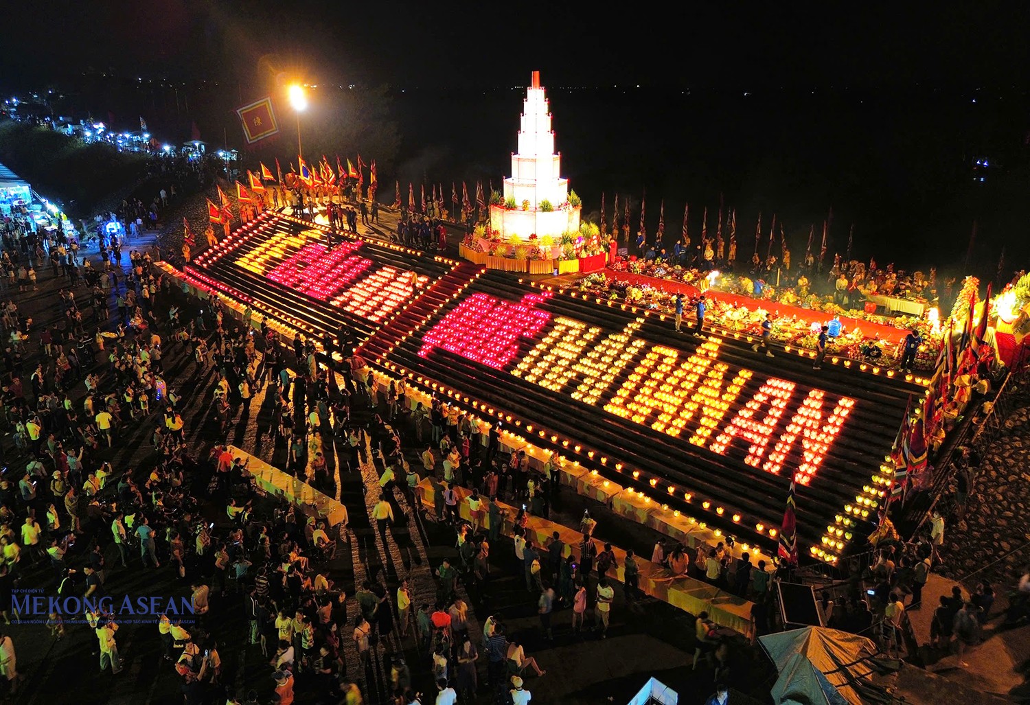 Lễ cầu an và hội hoa đăng là một trong những nghi lễ đặc trưng, linh thiêng tại lễ hội truyền thống mùa thu Côn Sơn - Kiếp Bạc hàng năm.