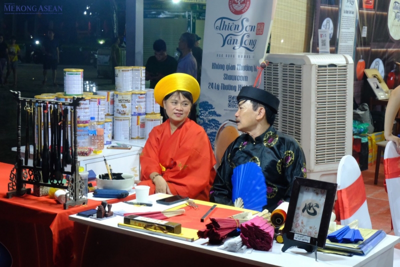 Hơn 100 sản phẩm làng nghề trưng bày tại hội chợ quận Bắc Từ Liêm