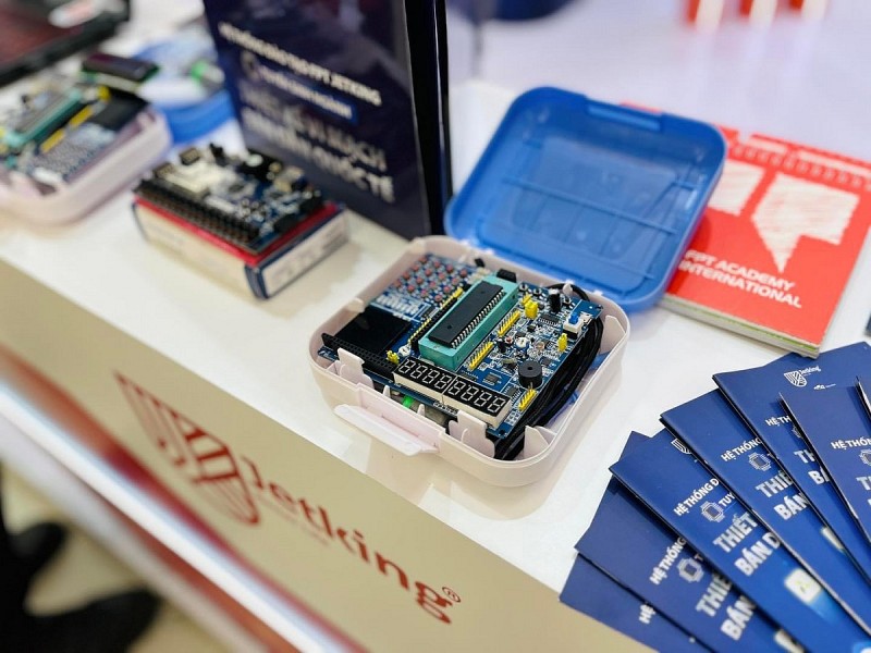 Khu trải nghiệm thực tế bán dẫn của hệ thống đào tạo an ninh mạng - thiết kế vi mạch bán dẫn FPT Jetking (thành viên của tập đoàn FPT). 