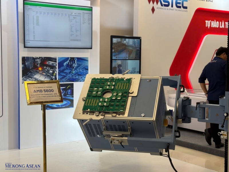 CT Semiconductor (thành viên của CT Group) trưng bày máy kiểm tra linh kiện và vi mạch bán dẫn AMB5600, cho phép kiểm tra tự động trong thời gian ngắn.