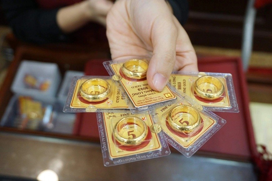 Giá vàng mất thêm gần 3 triệu đồng/lượng, lùi về mốc 136 triệu đồng