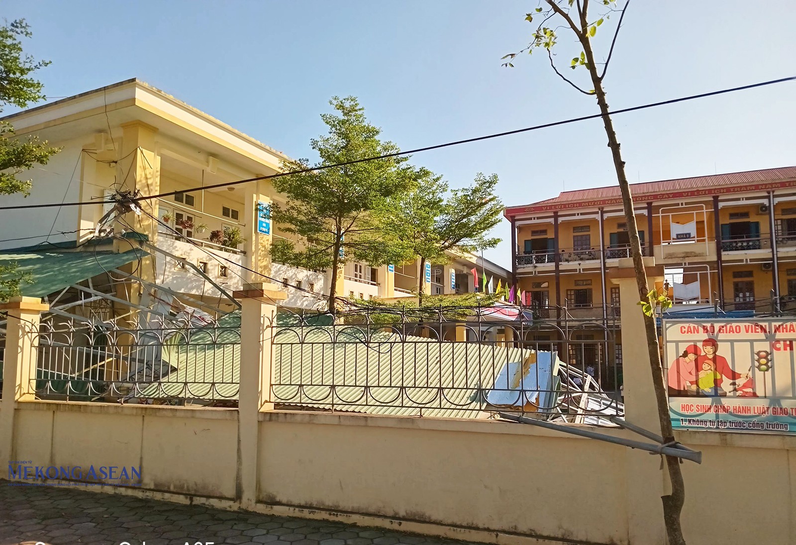 Trường tiểu học Thăng Long (xã Thăng Long) bị hỏng một số mái lán do bão số 3 gây ra.