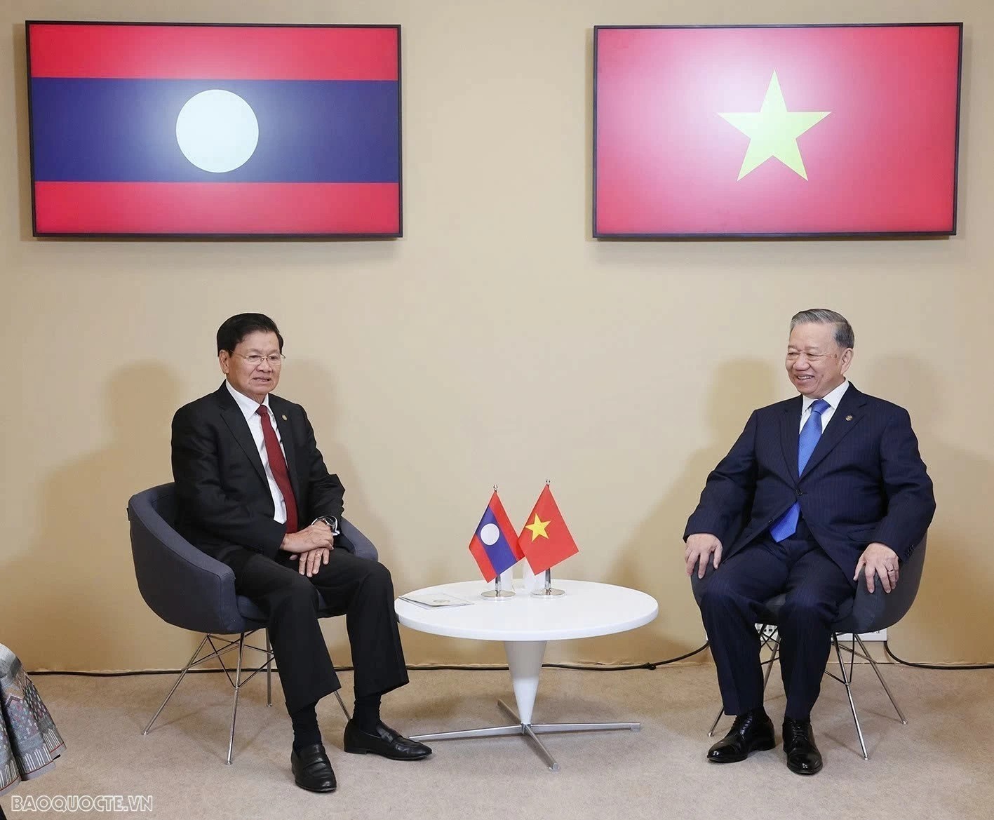 Tổng Bí thư, Chủ tịch nước Tô Lâm gặp Tổng Bí thư, Chủ tịch nước Lào Thongloun Sisoulith bên lề Hội nghị cấp cao Pháp ngữ.