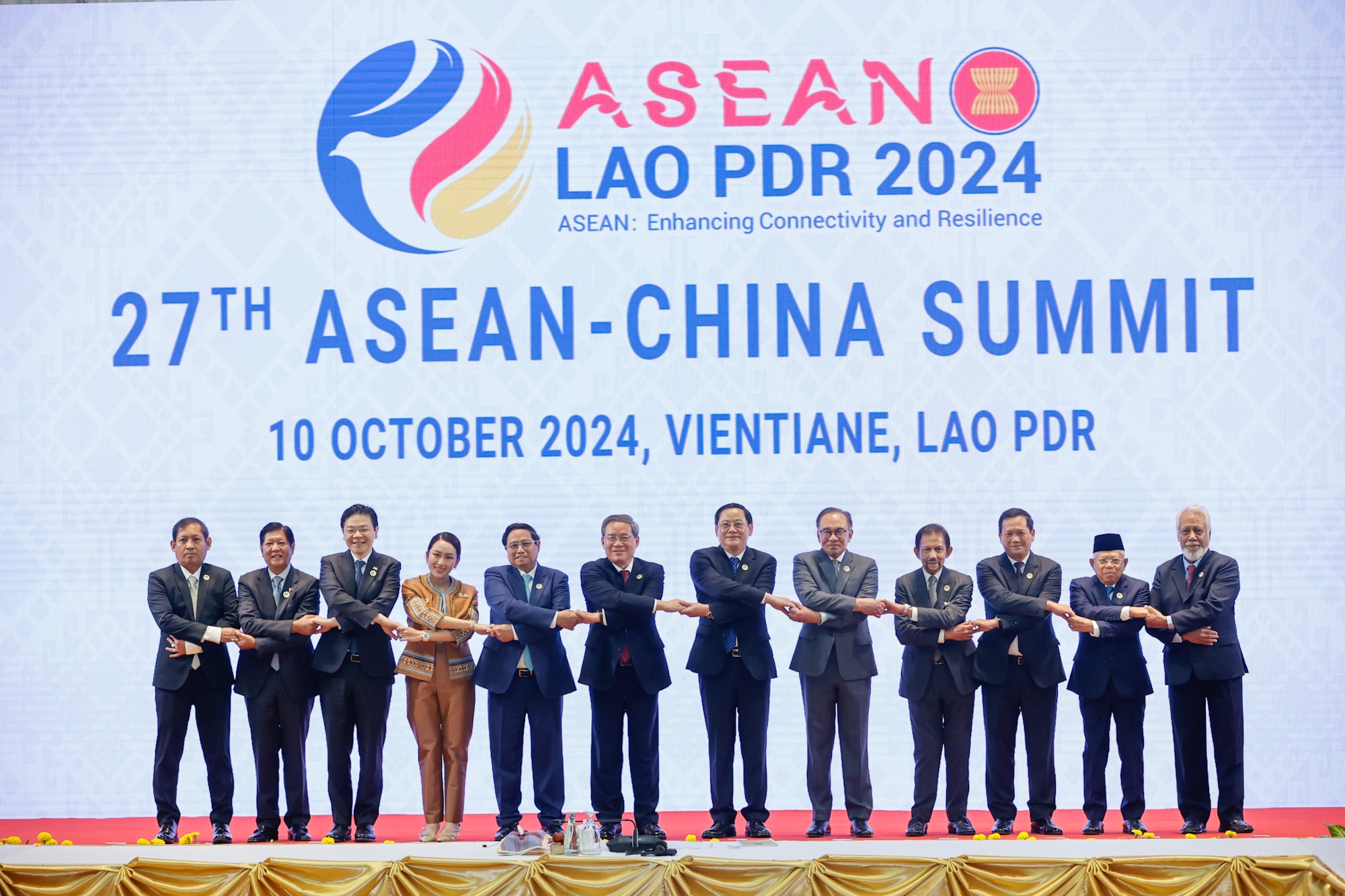 Lãnh đạo các nước ASEAN và Trung Quốc tại Hội nghị Cấp cao ASEAN -Trung Quốc lần thứ 27. Ảnh: VGP.