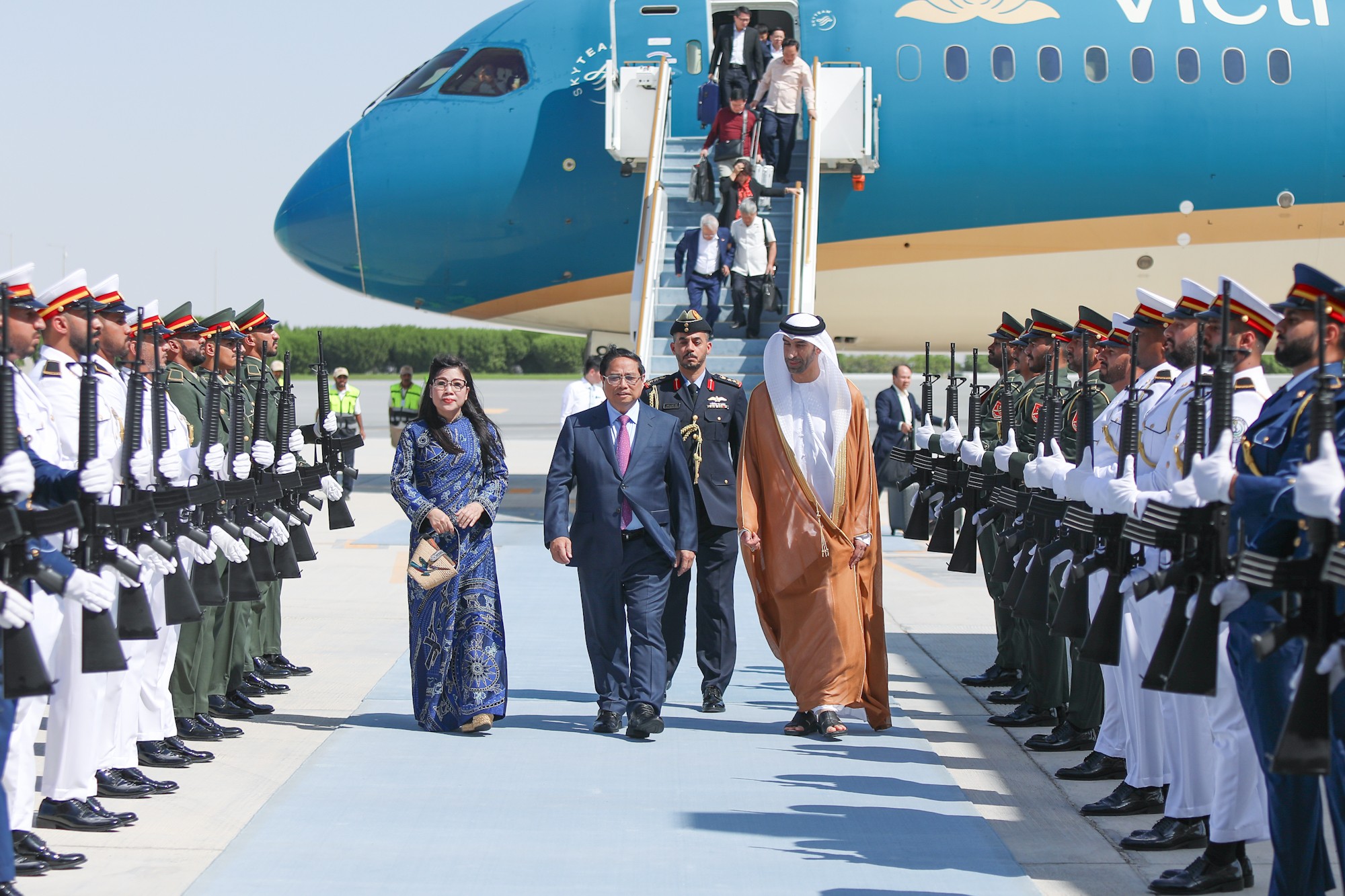  Quốc vụ khanh phụ trách ngoại thương của Bộ Kinh tế, Bộ trưởng chuyên trách về thu hút nhân tài của UAE Thani bin Ahmed Al Zeyoudi 