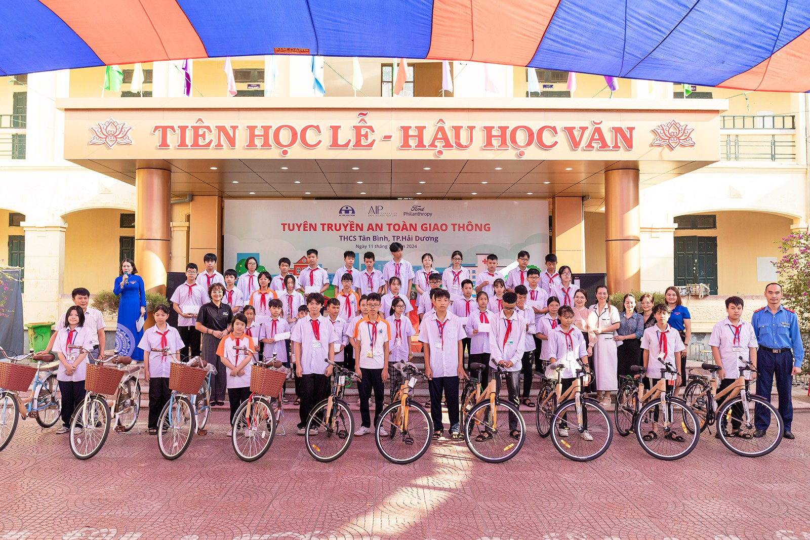 Hoạt động chia sẻ cùng cộng đồng của Ford Việt Nam tại tỉnh Hải Dương.