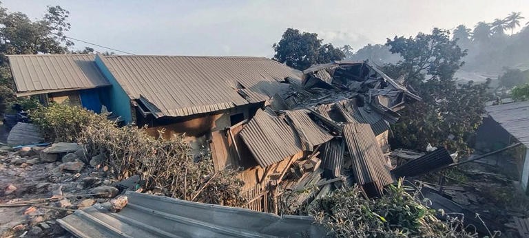 Núi lửa phun trào tại Indonesia khiến 6 người thiệt mạng