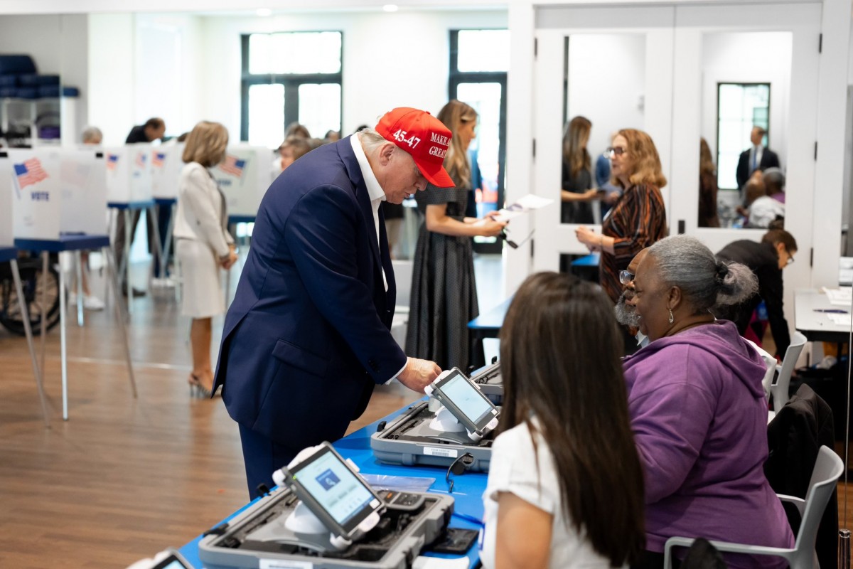 Thắng lớn tại North Carolina, ông Donald Trump chiếm ưu thế tại 5 bang chiến trường khác