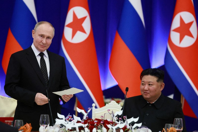 Tổng thống Nga Vladimir Putin và nhà lãnh đạo Triều Tiên Kim Jong Un tại một hội nghị thượng đỉnh cấp nhà nước tại Pyongyang, Triều Tiên hồi tháng 6/2024. Ảnh: Theo Reuters.