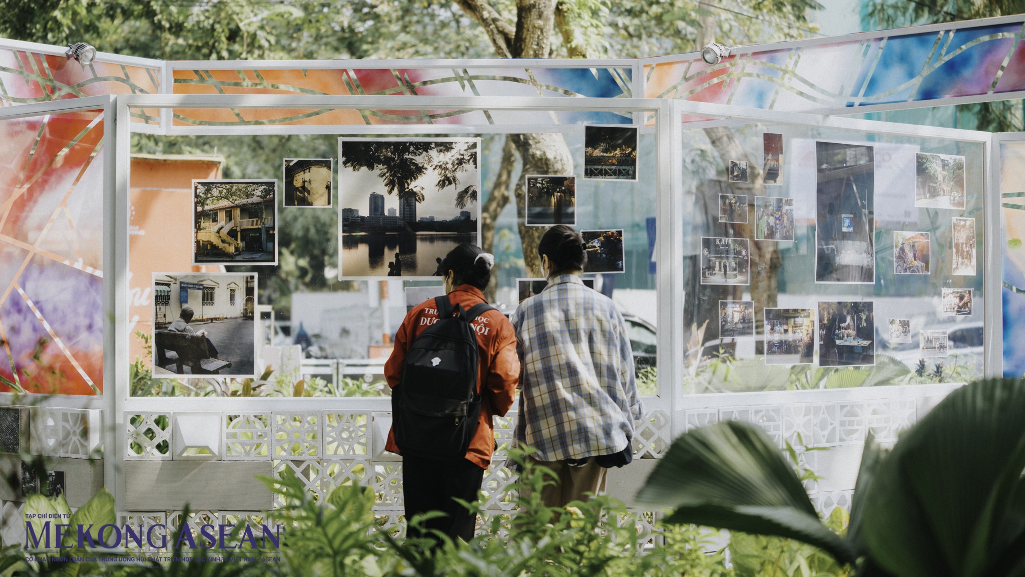 Triển lãm sắp đặt lấy ý tưởng từ sắc màu cực quang tại Hà Nội