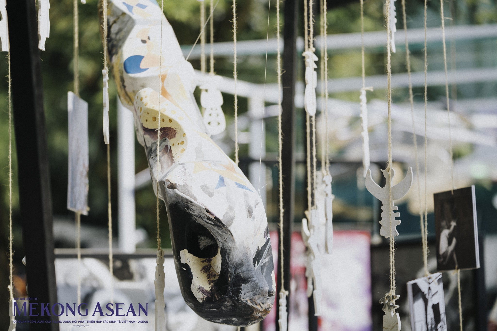 Triển lãm sắp đặt lấy ý tưởng từ sắc màu cực quang tại Hà Nội