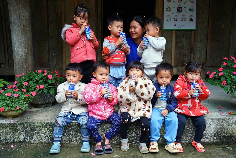 Hộp quà 'bí mật' từ Vinamilk: Niềm vui ấm áp cho trẻ em vùng cao