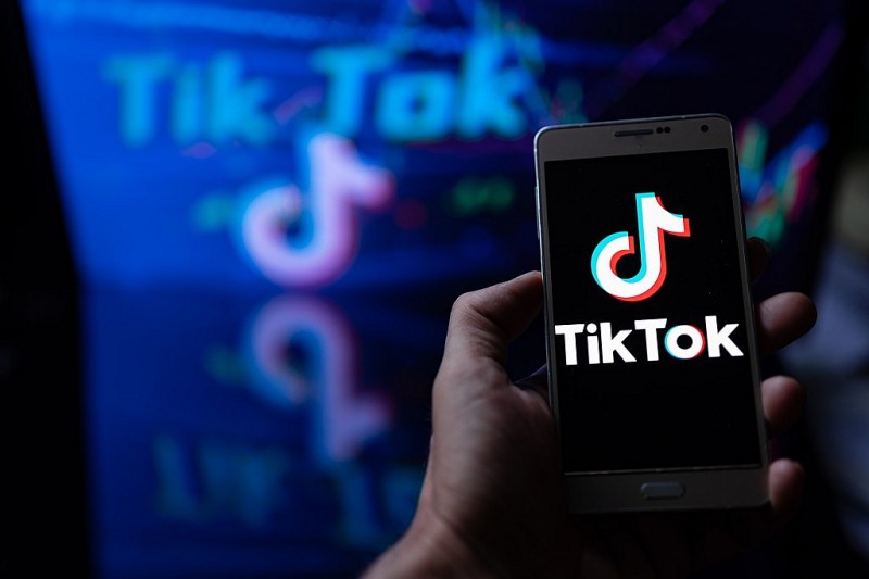 TikTok đang đối mặt với sự giám sát ngày càng tăng của phương Tây vì những lo ngại rằng ứng dụng sẽ thu thập dữ liệu người dùng, truyền bá thông tin sai, độc hại. 