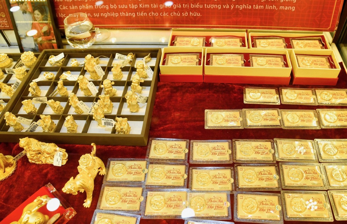 Giá mua vào vàng miếng SJC lùi về 161 triệu đồng