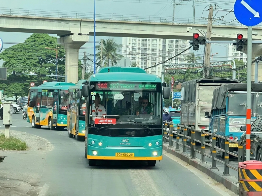 TP HCM khai trương 17 tuyến bus điện kết nối metro Bến Thành - Suối Tiên