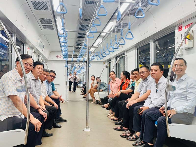 Metro số 1 TP HCM chính thức khai thác thương mại