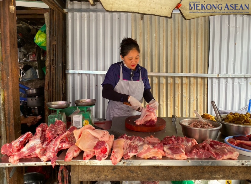 Giá lợn hơi tăng kéo theo giá bán thịt lợn mảnh, thịt móc hàm tại các chợ đầu mối, chợ truyền thống trên địa bàn thành phố Hà Nội. Ảnh: Hà Anh/Mekong ASEAN.