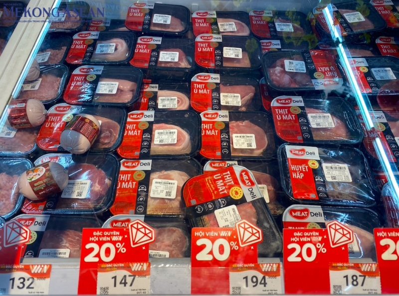 Giá thịt lợn ủ mát Meat Deli tại cửa hàng Winmart Hà Nội. Ảnh: Hà Anh/Mekong ASEAN.