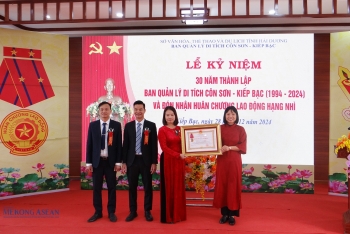 Ban Quản lý di tích Côn Sơn - Kiếp Bạc đón nhận Huân chương Lao động hạng Nhì